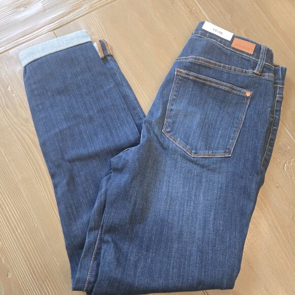 Judy Blue Cuffed High Rise Slim Fit Sz 11/30 NWT - Picture 2 of 2